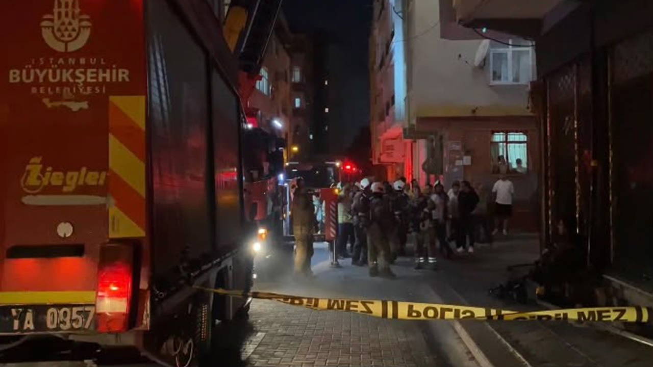 Zeytinburnu'nda 5 katlı binada yangın: 5 kişi hastanelik oldu