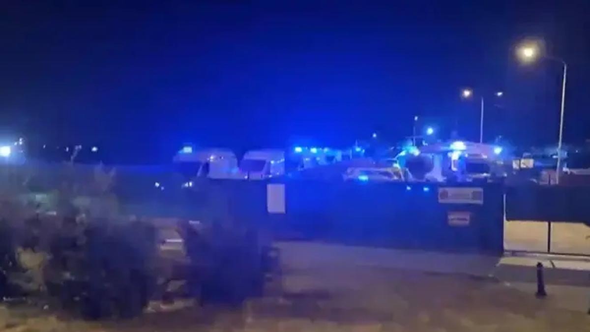 Zeytinburnu Açıklarındaki Gemiden Yardım Çağrısı: 4 Kişi Zehirlenme Şüphesiyle Kurtarıldı