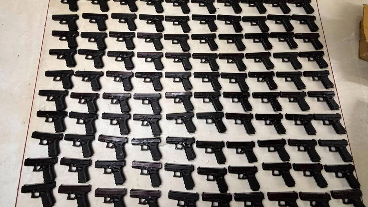 Zeytinburnu'nda Silah ve Uyuşturucu Operasyonu: 100 Tabanca Ele Geçirildi