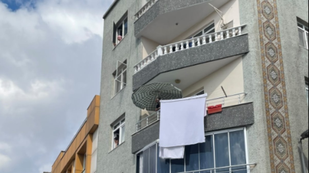 Zeytinburnu'nda Temizlik Sırasında Balkondan Düşen Kadın Hayatını Kaybetti