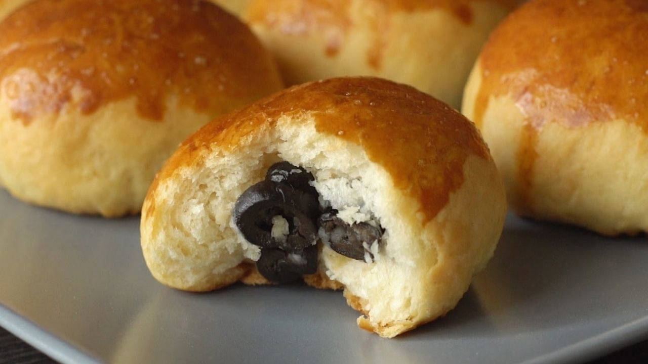 Zeytinli Poğaça Tarifi: Pazar Kahvaltısının Yumuşacık Lezzeti