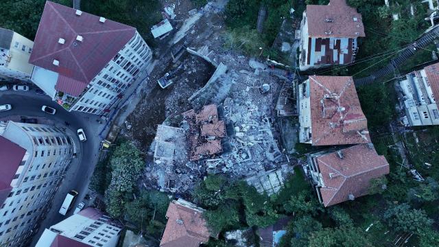 Zonguldak'ta bina çökmesi: 3 kişi gözaltında