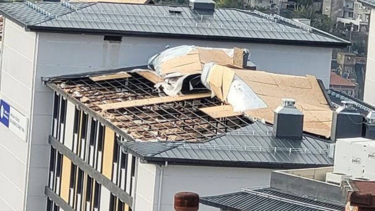 Zonguldak'ta Fırtına: KYK Kız Yurdu Çatısı Uçtu