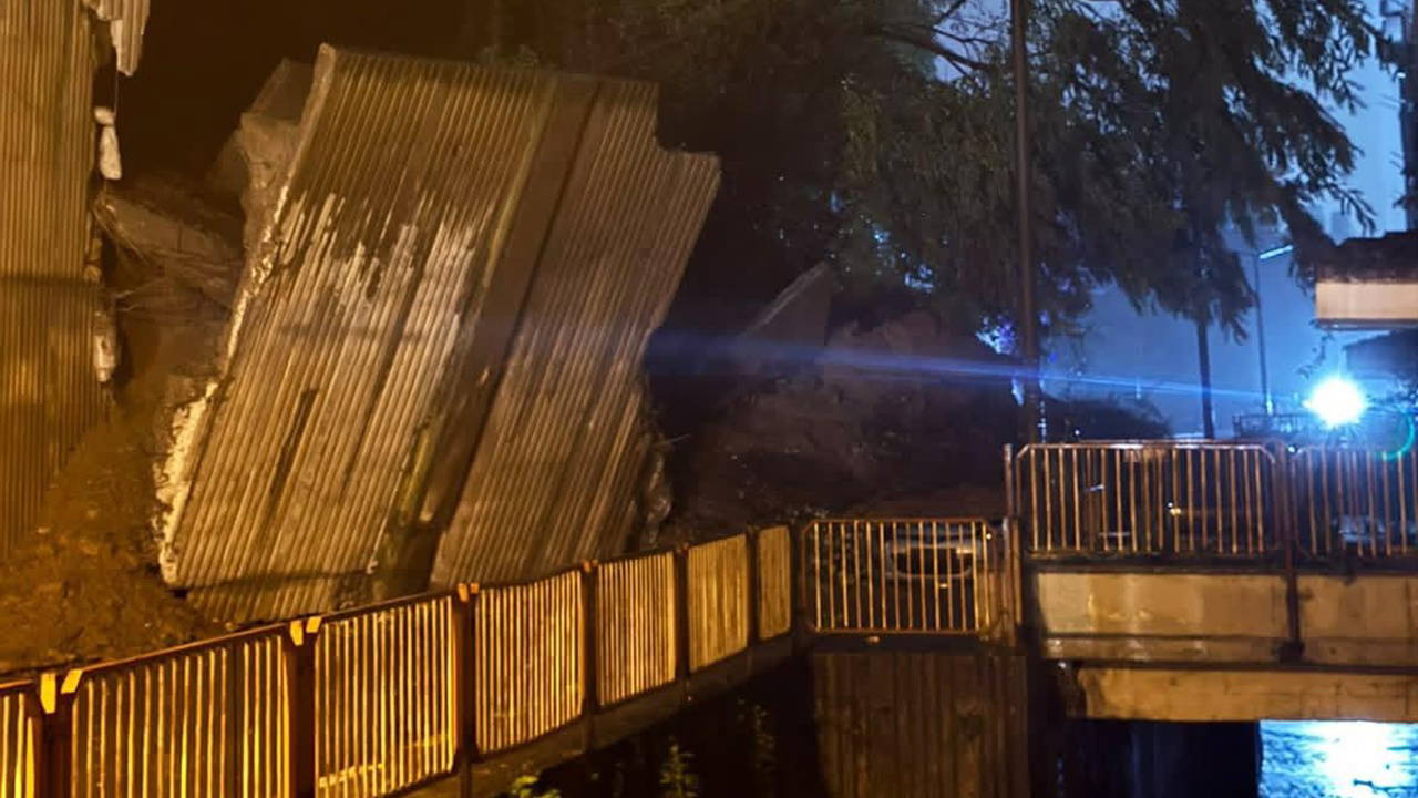 Zonguldak'ta İstinat Duvarı Çöktü: 3 Araç Hasar Gördü