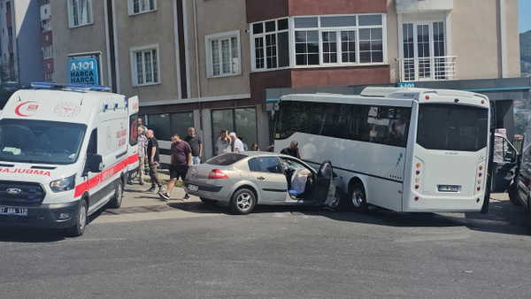 Zonguldak'ta Otobüs ve Otomobil Çarpıştı: 7 Yaralı Hastaneye Kaldırıldı