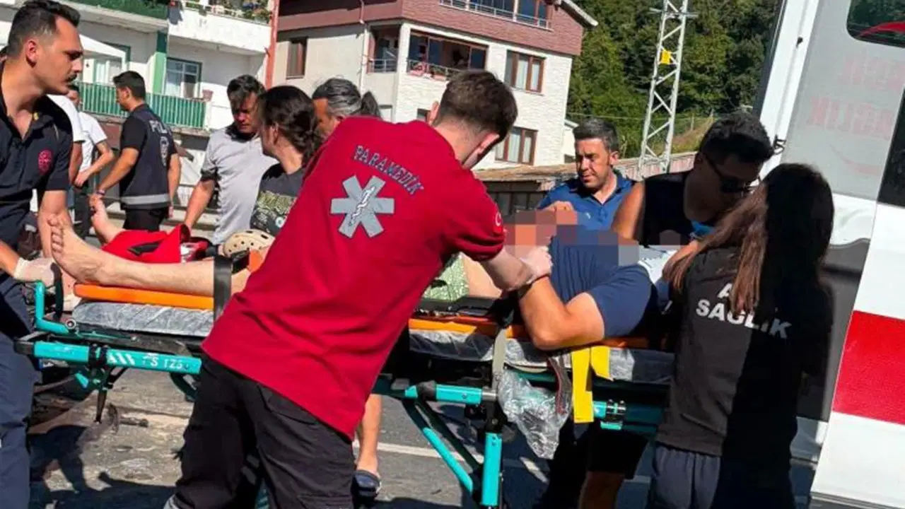 Zonguldak'ta Feci Kaza: Yayalara Yol Veren Kamyona Arkadan Çarpan Otomobildeki 2 Kişi Yaralandı
