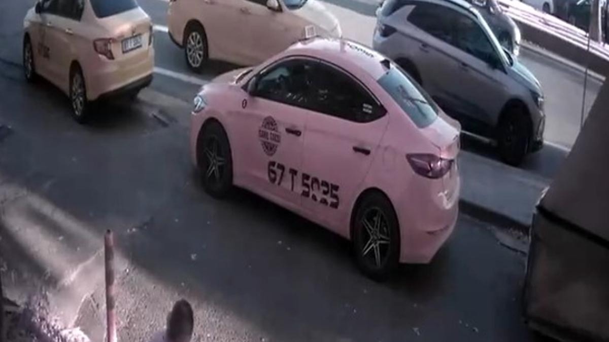 Zonguldak’ta yaya geçidinde kaza: Otomobil yayaya çarptı