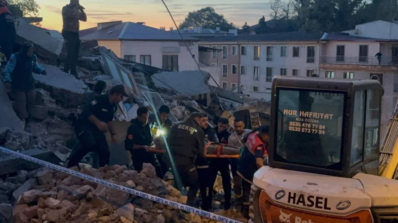 Zonguldak'ta 3 Katlı Bina Çöktü: Enkaz Altında Kalan Var