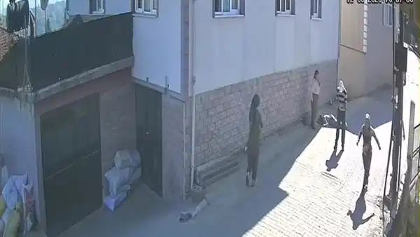 Zonguldak'ta Balkondan Düşen Kadın Hayatını Kaybetti