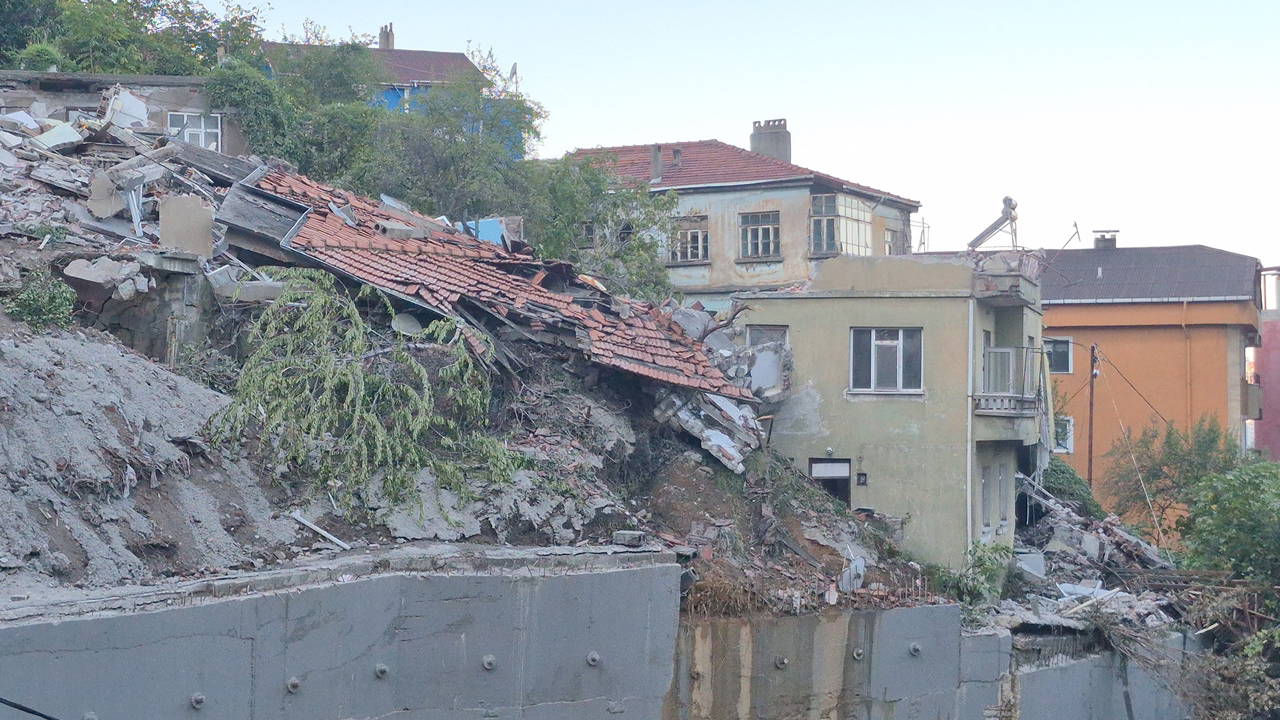 Zonguldak'ta Çöken Binada 1 Ölü: 7 Bina Tahliye Edildi