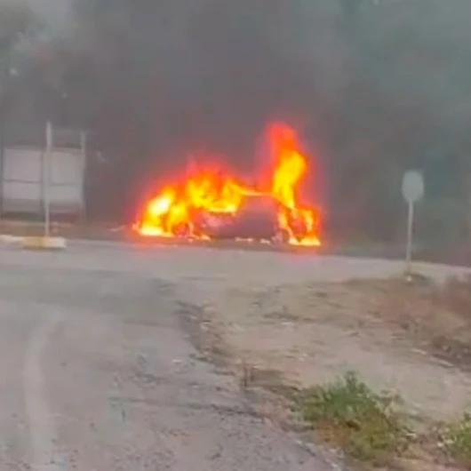 Zonguldak'ta Park Halindeki Araç Alevlere Teslim Oldu